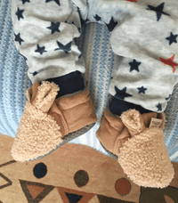 Soft, non-slip walking shoes for babies with a little lamb motif – Winterwonder