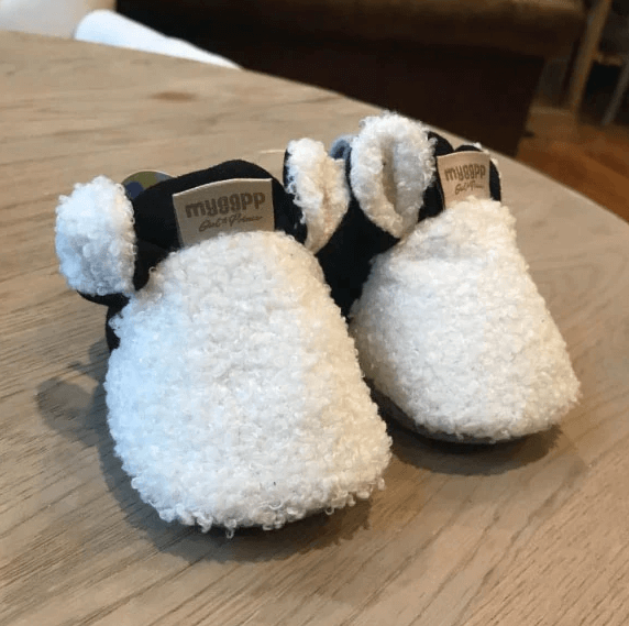 Soft, non-slip walking shoes for babies with a little lamb motif – Winterwonder