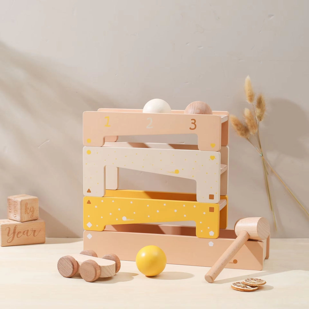 Motorised wooden marble run with hammer and car – Spielschub