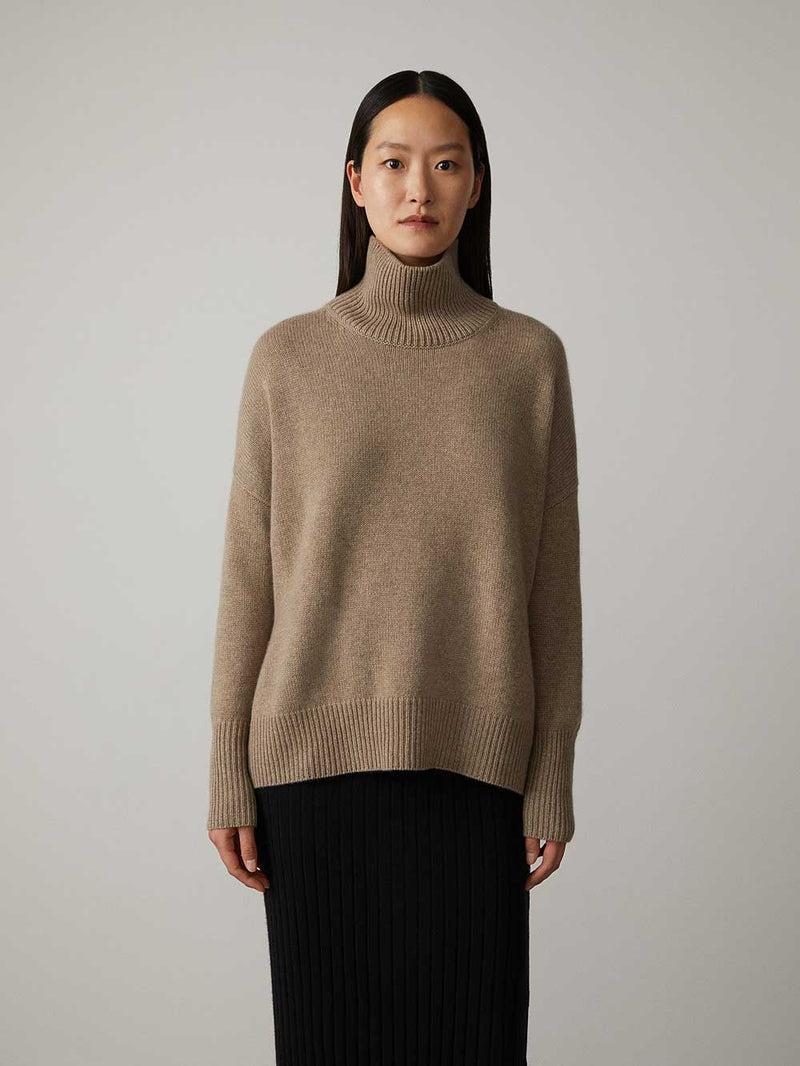 Luxurious cashmere roll-neck jumper for women – Amira Autumn Magic Edition