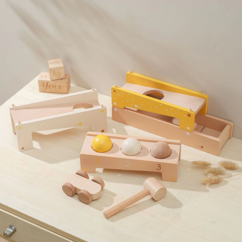Motorised wooden marble run with hammer and car – Spielschub
