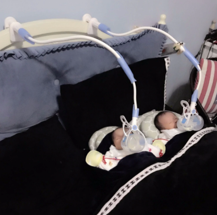 Hands-free baby bottle holder – Independent feeding made easy