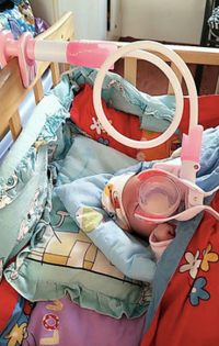 Hands-free baby bottle holder – Independent feeding made easy