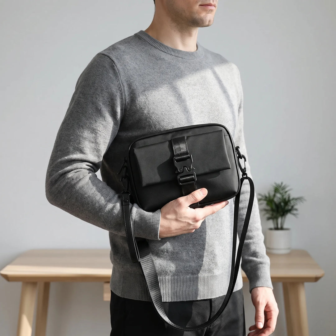 Compact Black Crossbody Bag - Covalt