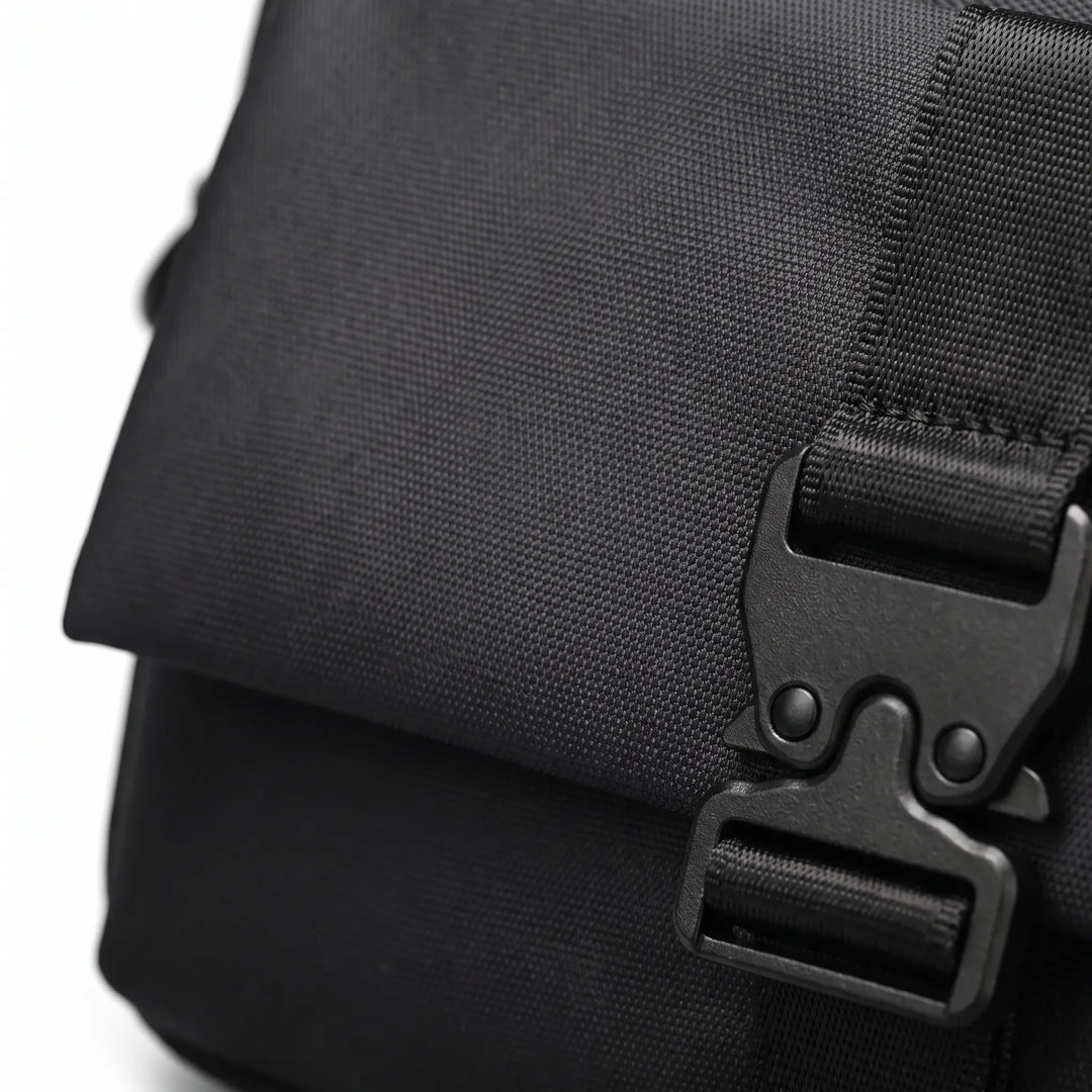 Compact Black Crossbody Bag - Covalt