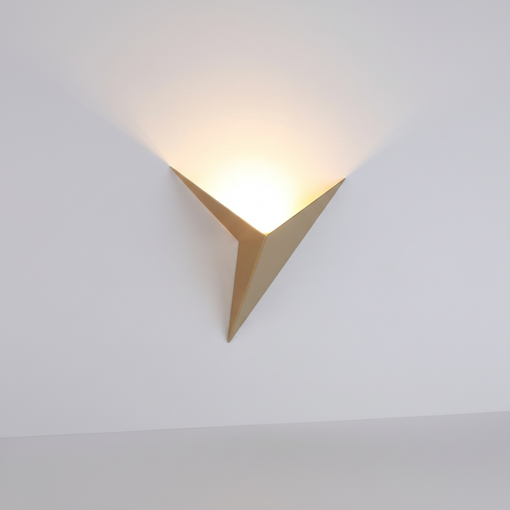 Dreieckige Minimalistische Wandlampe - TriGlow
