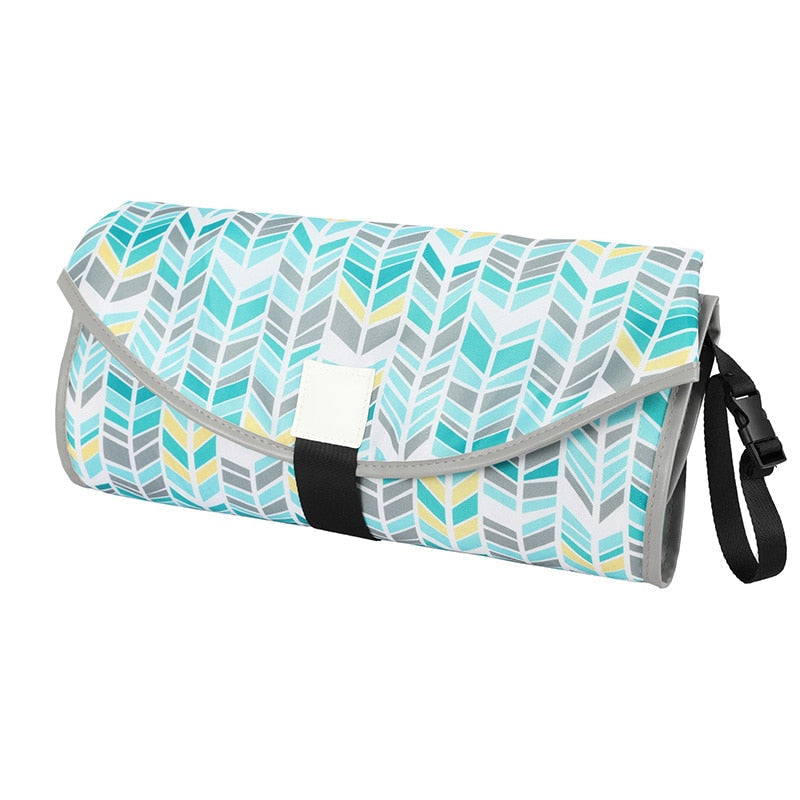 3-in-1 baby changing mat with toy holder – WickelPlus (buy one, get one free)