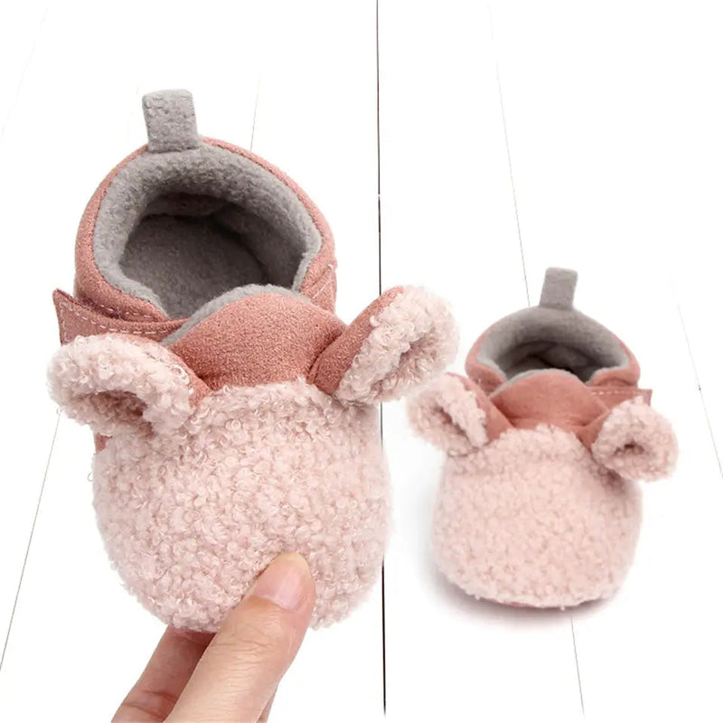 Soft, non-slip walking shoes for babies with a little lamb motif – Winterwonder