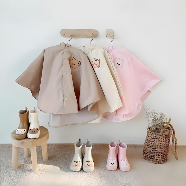 Children's raincoat with bear or rabbit design – waterproof & lightweight for autumn magic