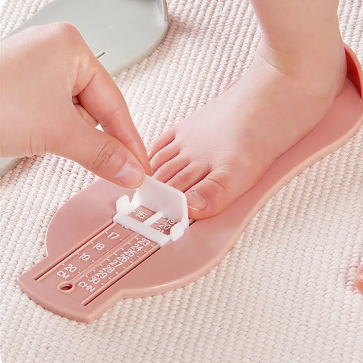 Baby foot measuring device for choosing shoes – find the perfect fit