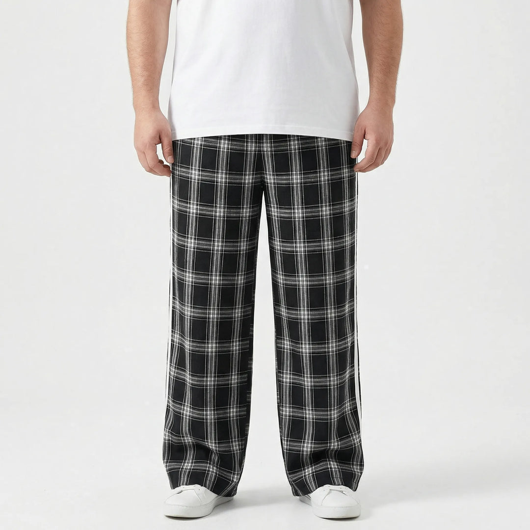 Plus Size Relaxed Plaid Pants - Domingo