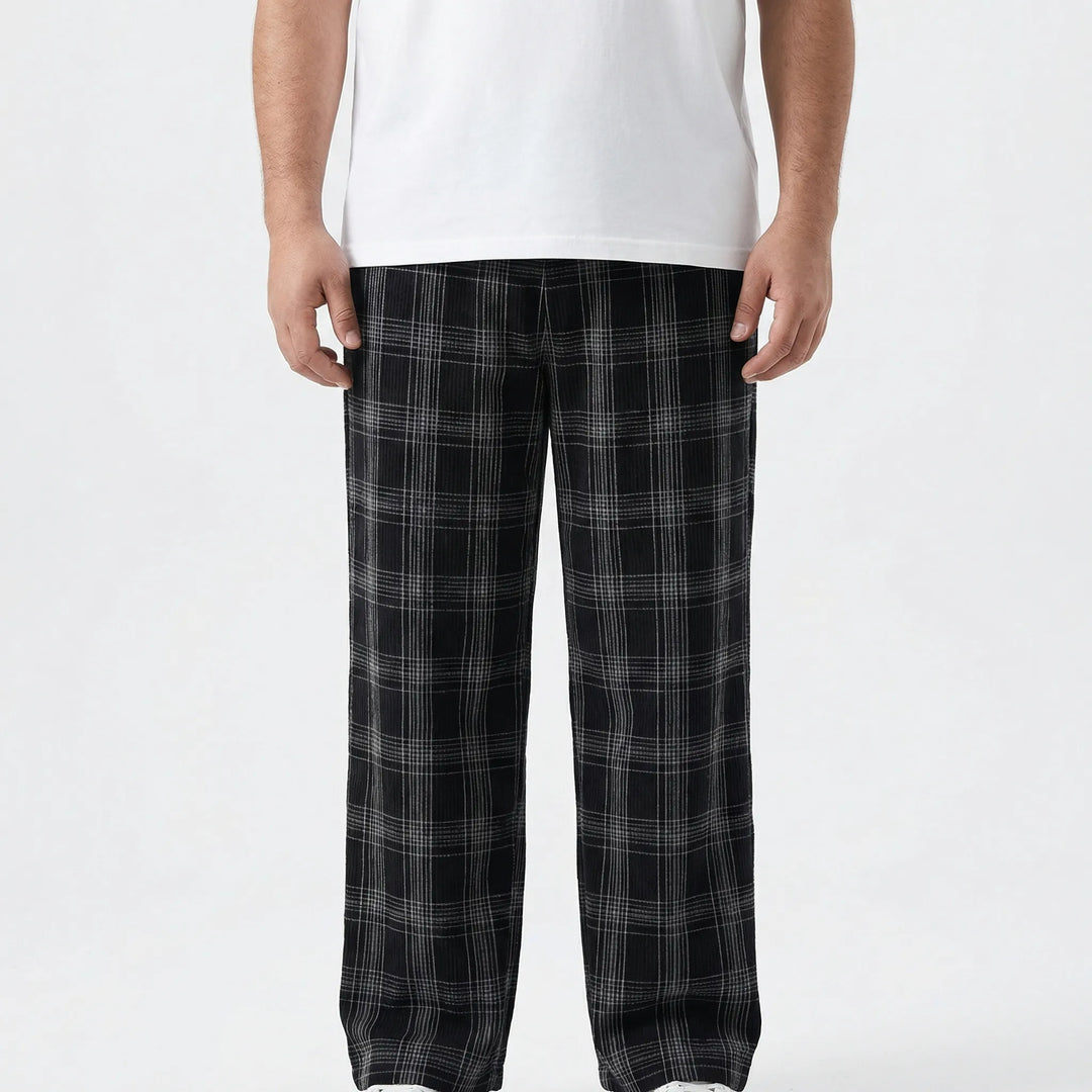 Plus Size Relaxed Plaid Pants - Domingo