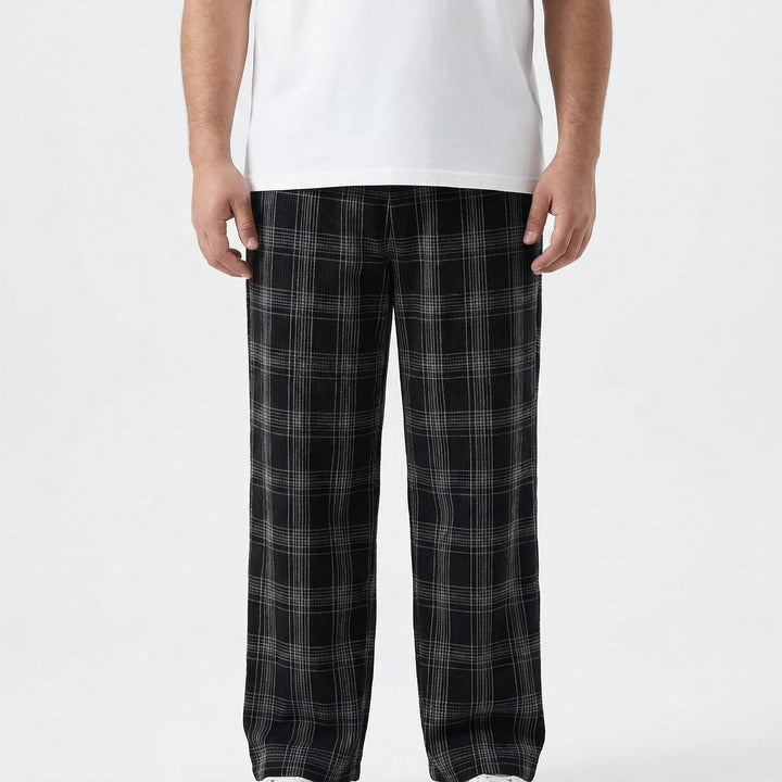 Plus Size Relaxed Plaid Pants - Domingo