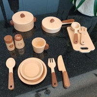 Wooden kitchen toy with a tree‑trunk look for role-play and educational fun