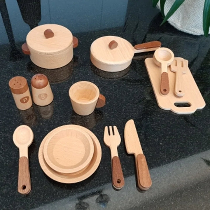 Wooden kitchen toy with a tree‑trunk look for role-play and educational fun