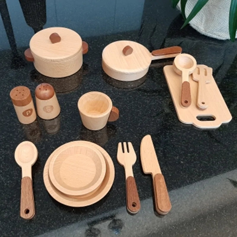 Wooden kitchen toy with a tree‑trunk look for role-play and educational fun