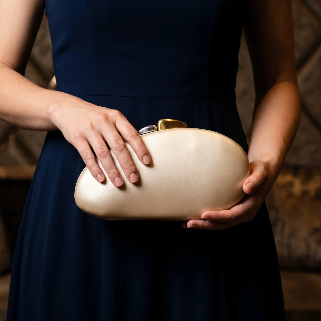 Sculptural Shell-Shaped Clutch Bag - Peblique