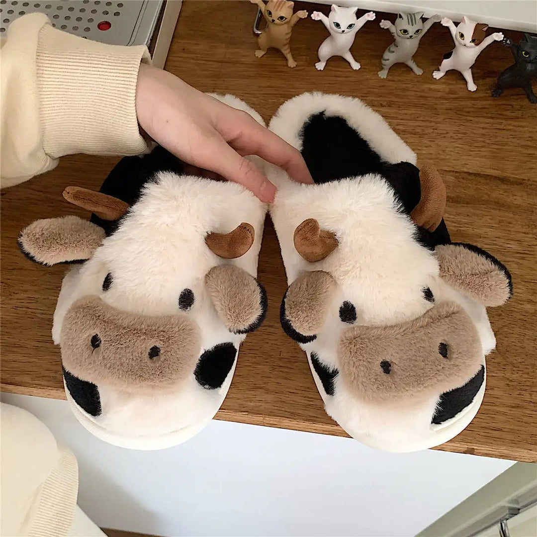 Plush slippers in cow design - PlushCow