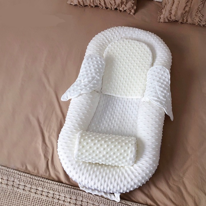 Ergonomic baby nest with back support and mesh sleeping surface – Cosynido
