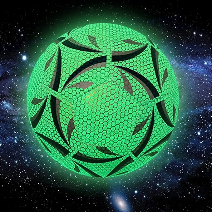 Light-up football with a reflective effect – for fun both day and night