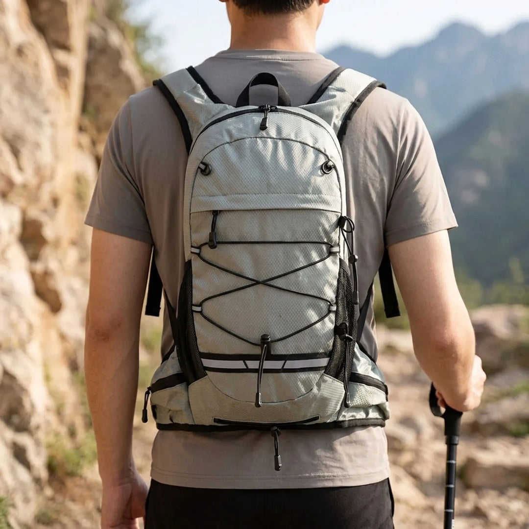 Water Repellent Hiking Daypack - Roamera