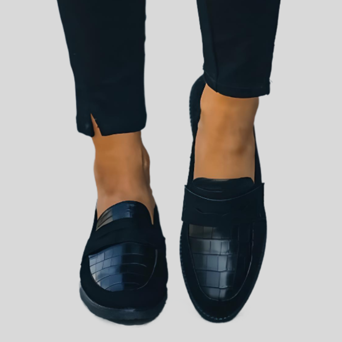 Alliah – Black Glossy Shoes with Patterned Design-4.5-State of Style
