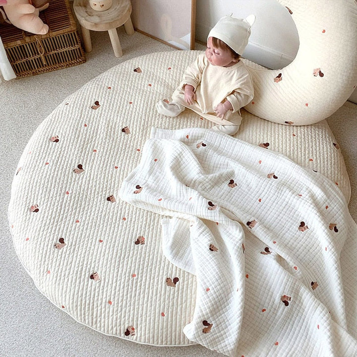 Padded cotton crawling mat for babies with embroidered animal motif – 80 cm