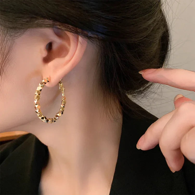 Basic Hoop Earrings – Nina-Gold-State of Style