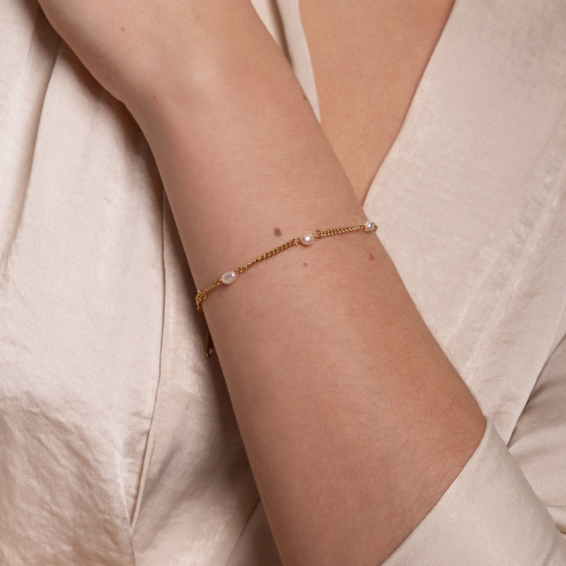Bracelet with Freshwater Pearls - Amara-Gold-State of Style