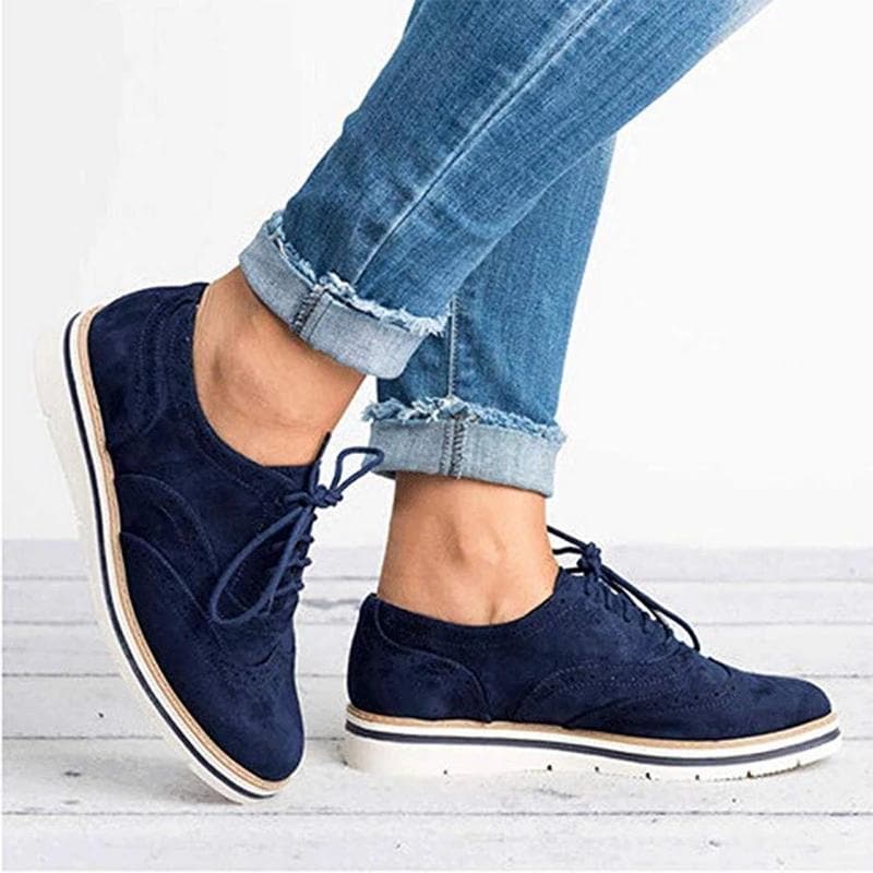 Ladies' derby shoes made of suede with brogue details – Carisse