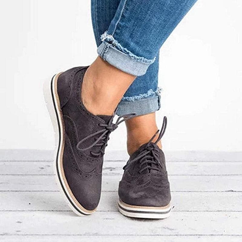 Ladies' derby shoes made of suede with brogue details – Carisse