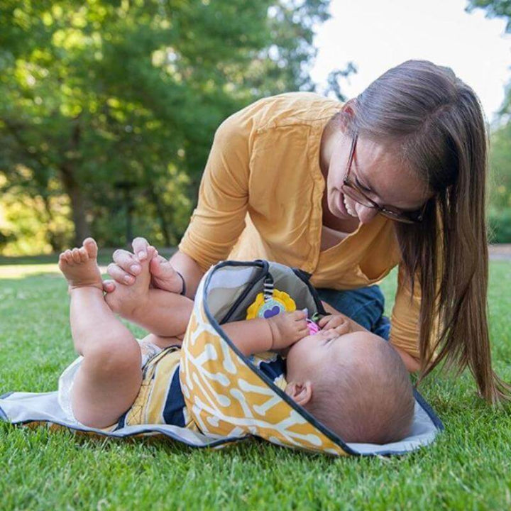 3-in-1 baby changing mat with toy holder – WickelPlus (buy one, get one free)