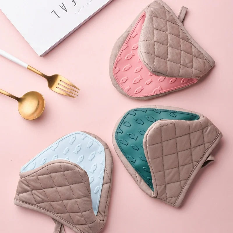Fish-shaped Silicone Oven Mitt & Multifunctional Kitchen Helper - Finley-Pink-State of Style