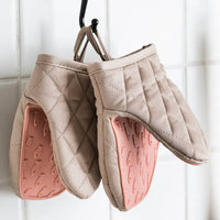 Fish-shaped Silicone Oven Mitt & Multifunctional Kitchen Helper - Finley-Pink-State of Style