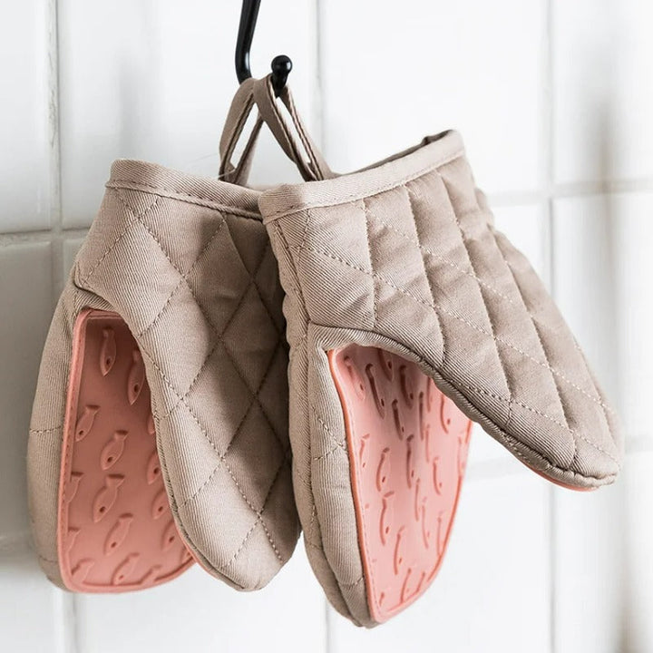 Fish-shaped Silicone Oven Mitt & Multifunctional Kitchen Helper - Finley-Pink-State of Style