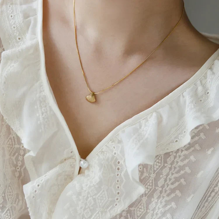 Golden Scallop Flower Necklace - Lilac-State of Style