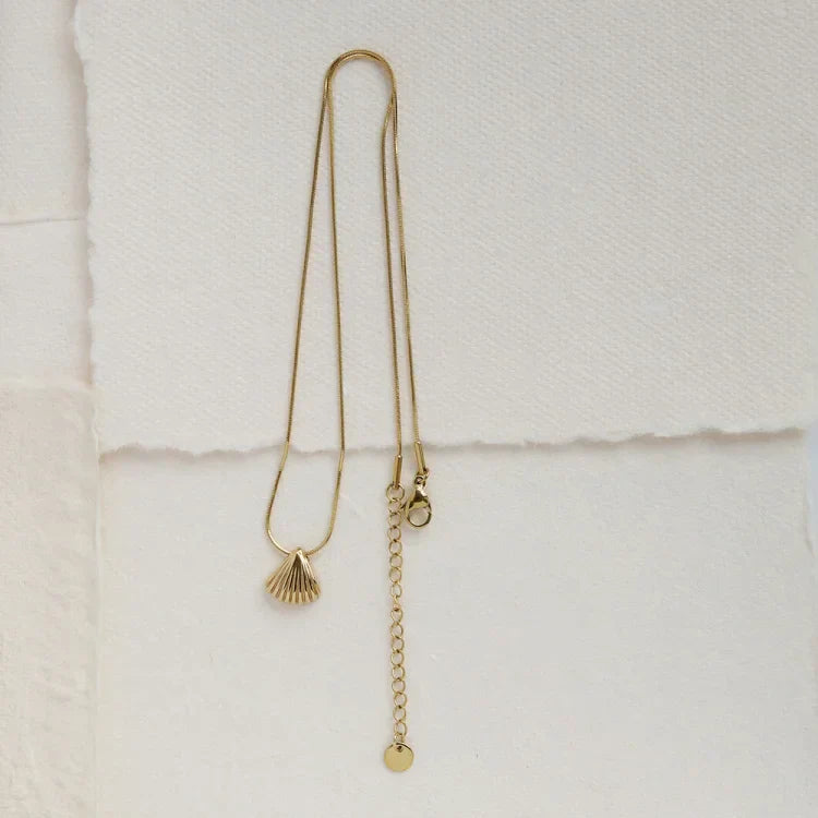 Golden Scallop Flower Necklace - Lilac-State of Style