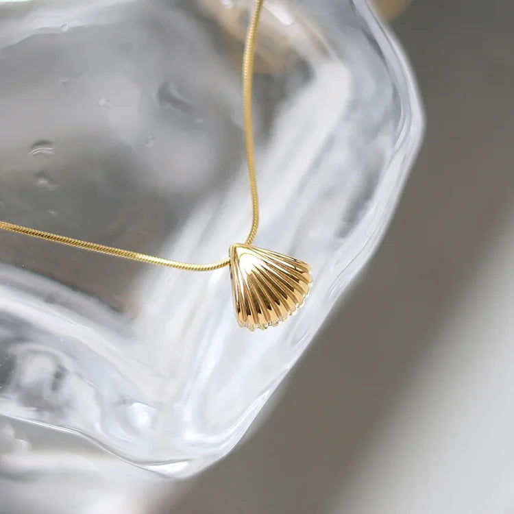 Golden Scallop Flower Necklace - Lilac-State of Style