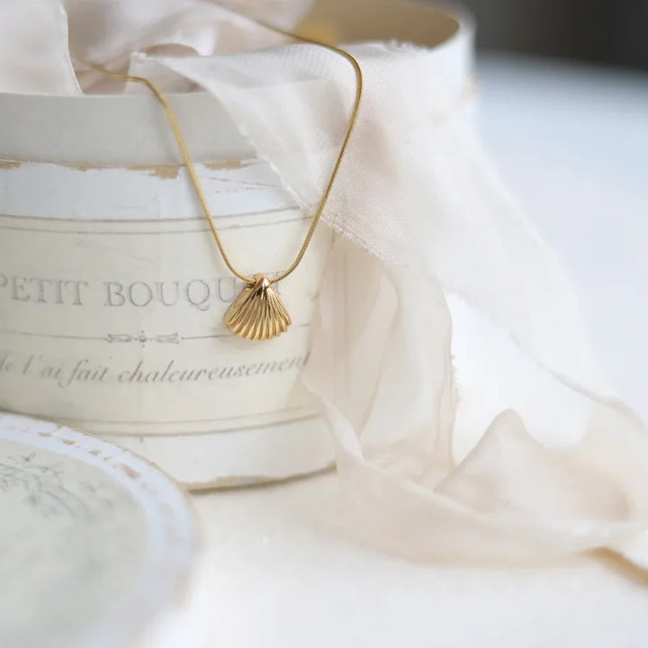 Golden Scallop Flower Necklace - Lilac-State of Style