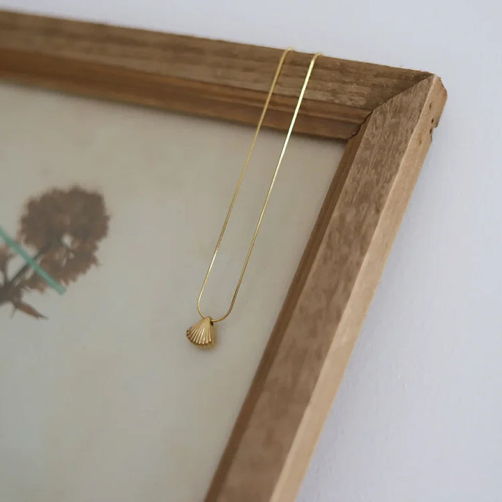 Golden Scallop Flower Necklace - Lilac-State of Style