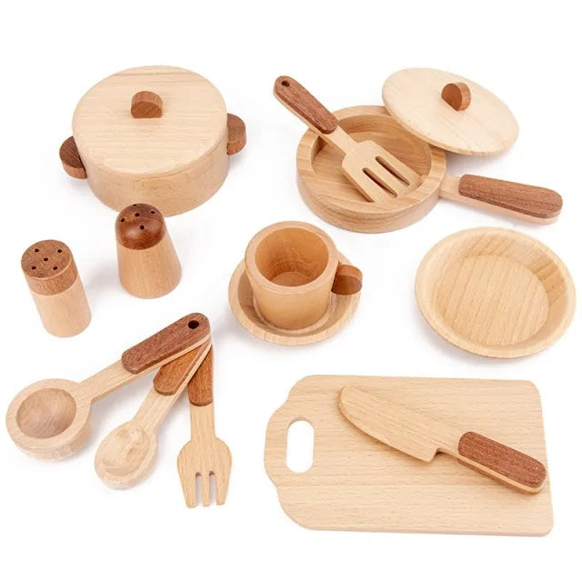 Wooden kitchen toy with a tree‑trunk look for role-play and educational fun