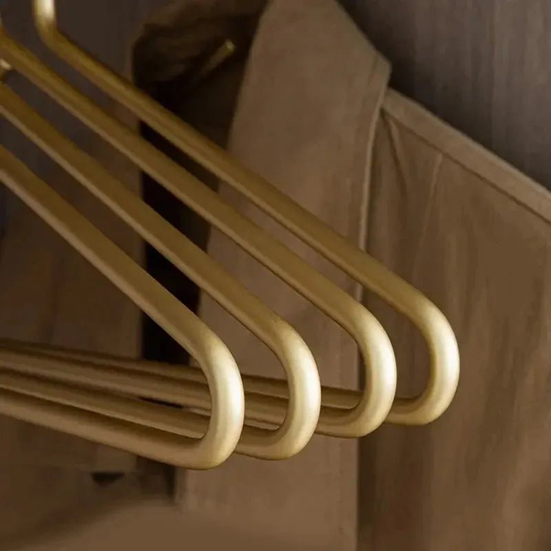 Luxury Anti-Slip Clothes Hangers - Closura-Gold-State of Style
