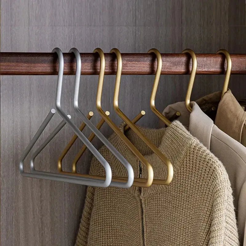 Luxury Anti-Slip Clothes Hangers - Closura-Gold-State of Style