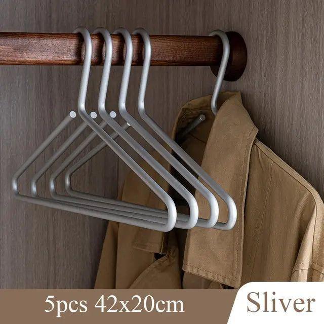 Luxury Anti-Slip Clothes Hangers - Closura-Gold-State of Style