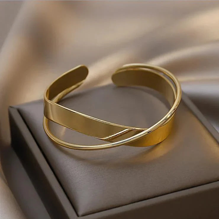 Mat Gold Infinity Bracelet - Elisa-State of Style