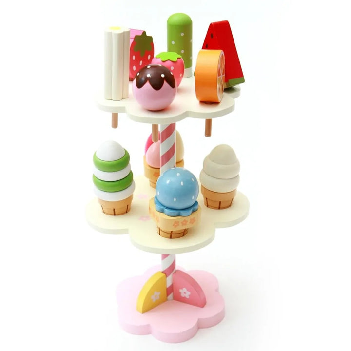 Magnetic wooden toys to stimulate children's thinking and creativity.