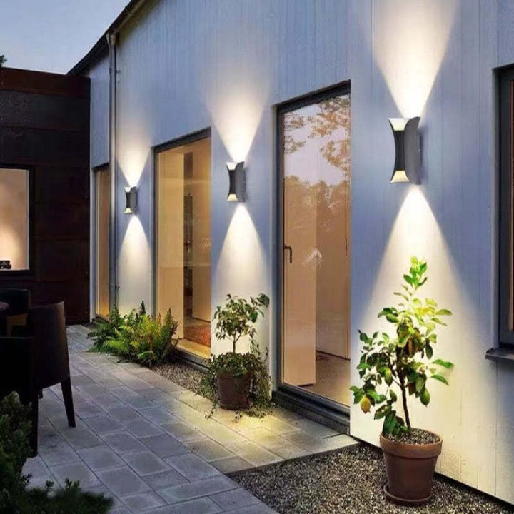 Modern LED Outdoor Wall Lamp - LumiEdge-Small (6W)-Daylight-Black-State of Style