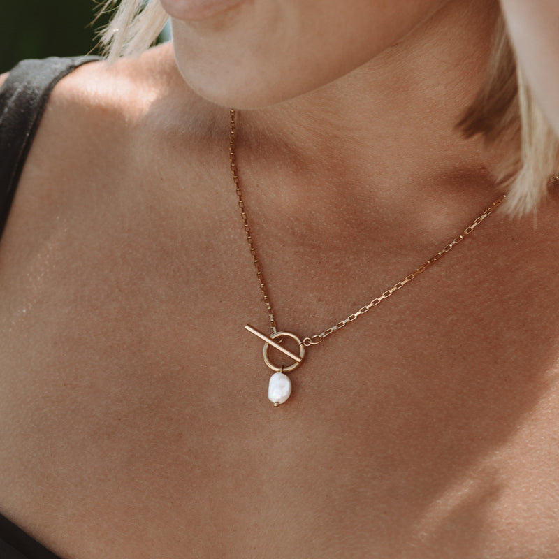 Pearl Necklace with Clasp - Lucía-State of Style