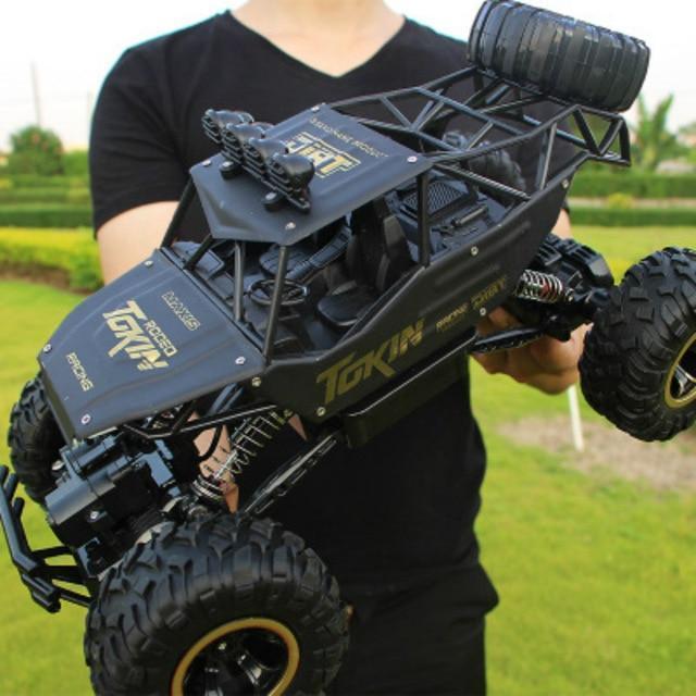 Off-road 4x4 RC monster truck for children and adults