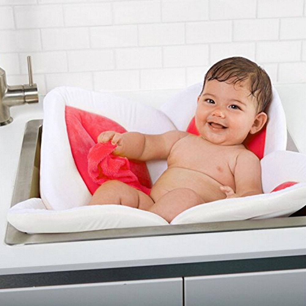Soft baby bath with little flowers for the sink or when travelling – Cuddle Flower